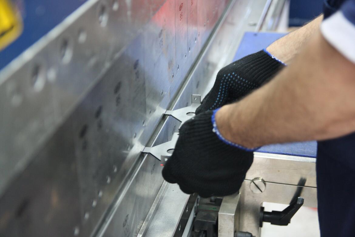 Гнуття листового металу 